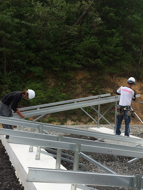 島根県　太陽光工事架台組立